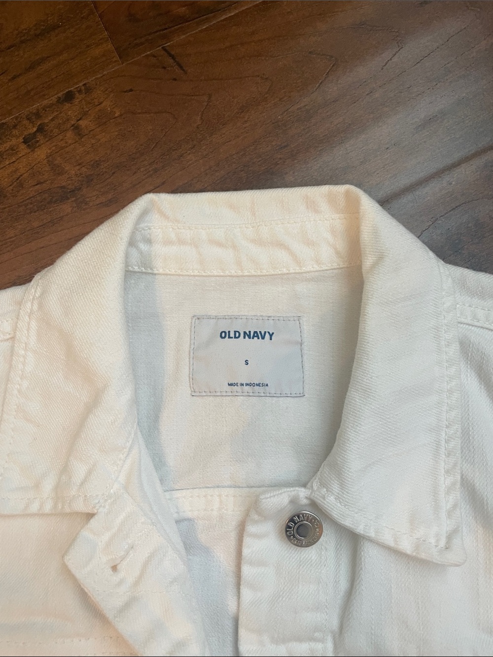 Old Navy White Denim Jacket with Silver Button - Picture 2 of 6